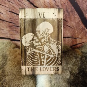 Caja de Madera Grabada Los Enamorados