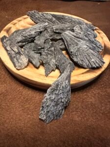 Mineral de Escoba de Bruja (Cianita Negra)