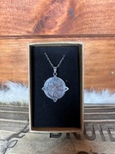 Collar Nudo de Bruja con Cuarzo Rosa